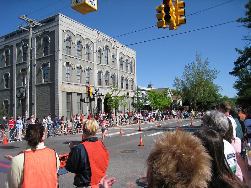 DexterA2 420.jpg - The Ann Arbor Track Club (AATC) hosts the annual Dexter to Ann Arbor Half Marathon run. These photos are the 2009 run.